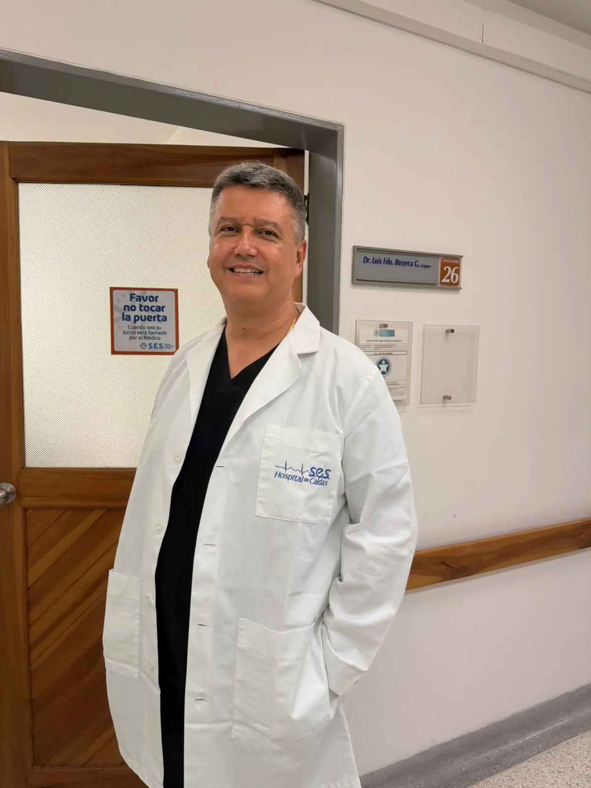 Dr. Luis Fernando Becerra Perfil Médico